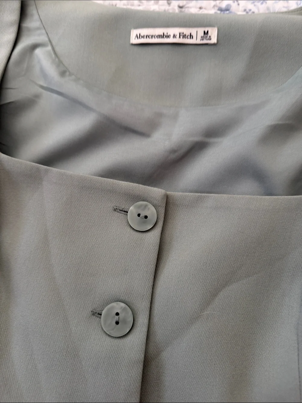 Abercrombie & Fitch Sage Green Button-Front blouse - Picture 3 of 3